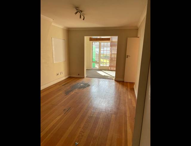 700M² OFFICE FOR SALE IN DUNKELD WEST